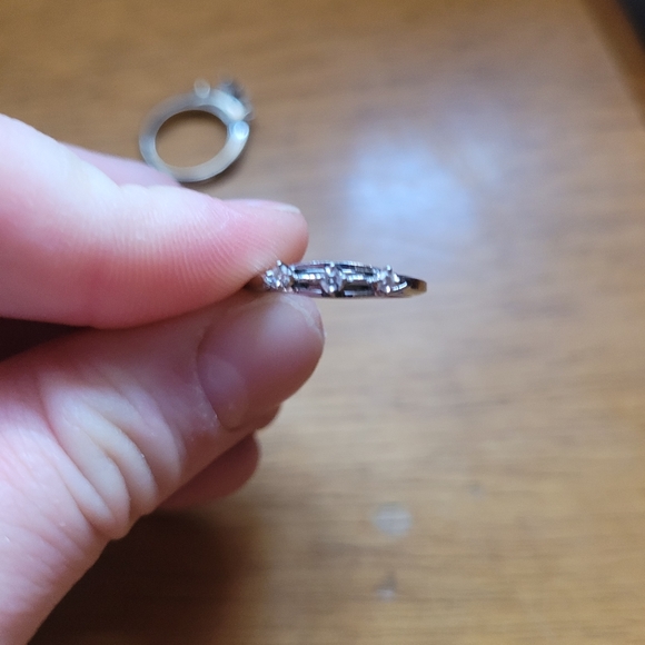 $2000 EMT 18K white gold wedding ring and wedding band. - Picture 5 of 12